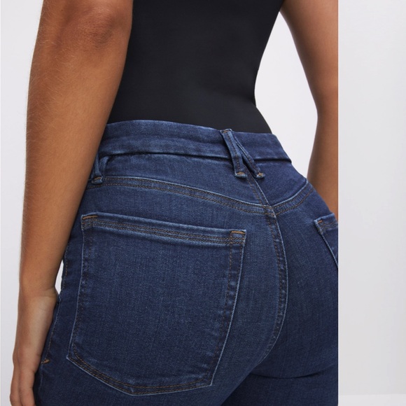 GOOD AMERICAN POWER STRETCH PULL-ON FLARE JEANS - Picture 5 of 8